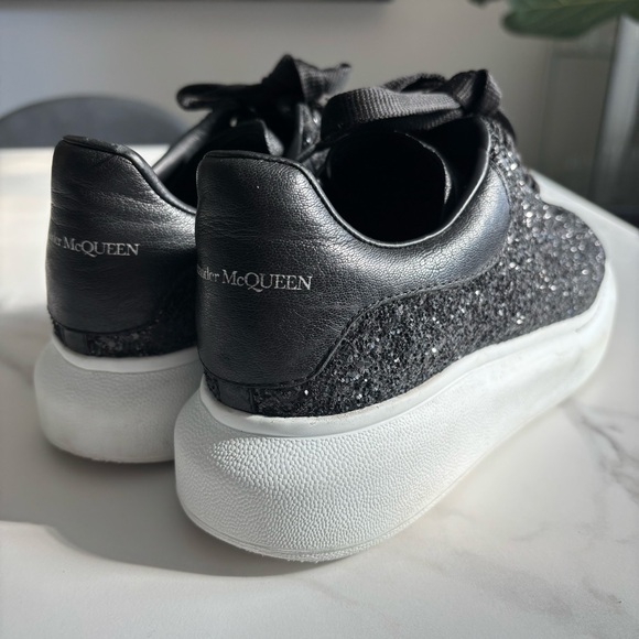 Alexander McQueen Oversized sneakers in a black glitter finish white sole sz 38 - Picture 3 of 11